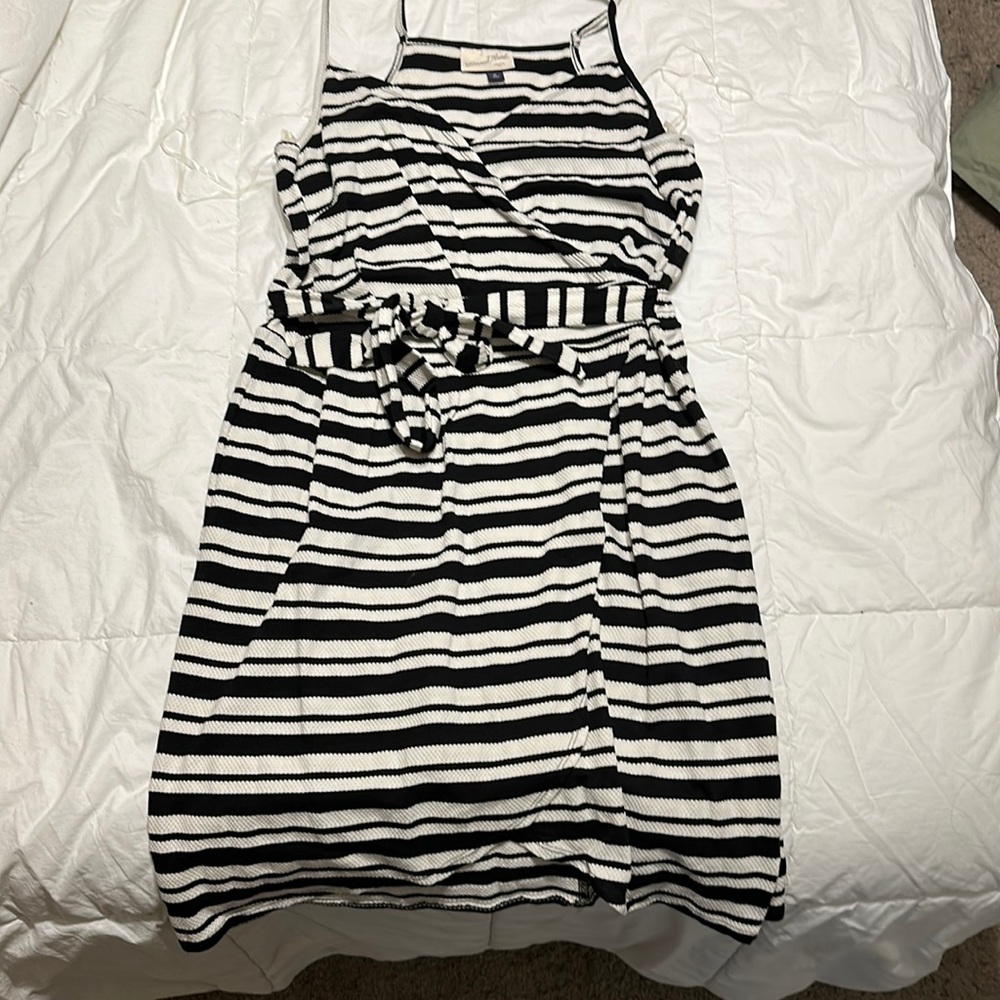 Size XL black and white casual dress